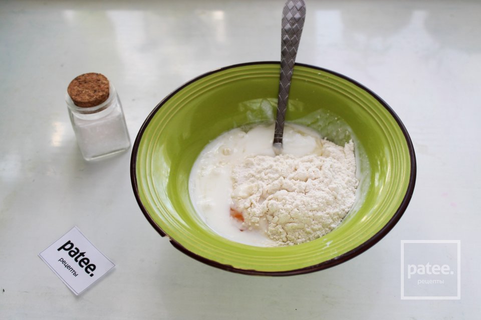 Брусничные оладьи на сковороде - Шаг 5