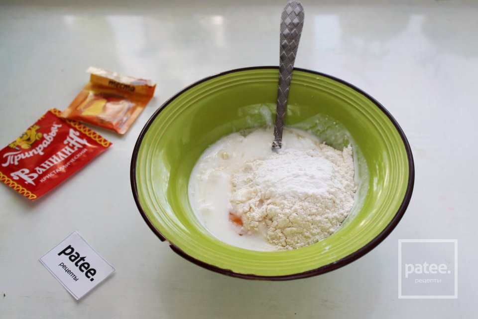 Брусничные оладьи на сковороде - Шаг 6