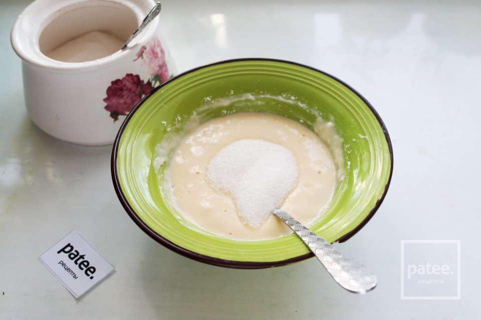 Брусничные оладьи на сковороде - Шаг 7