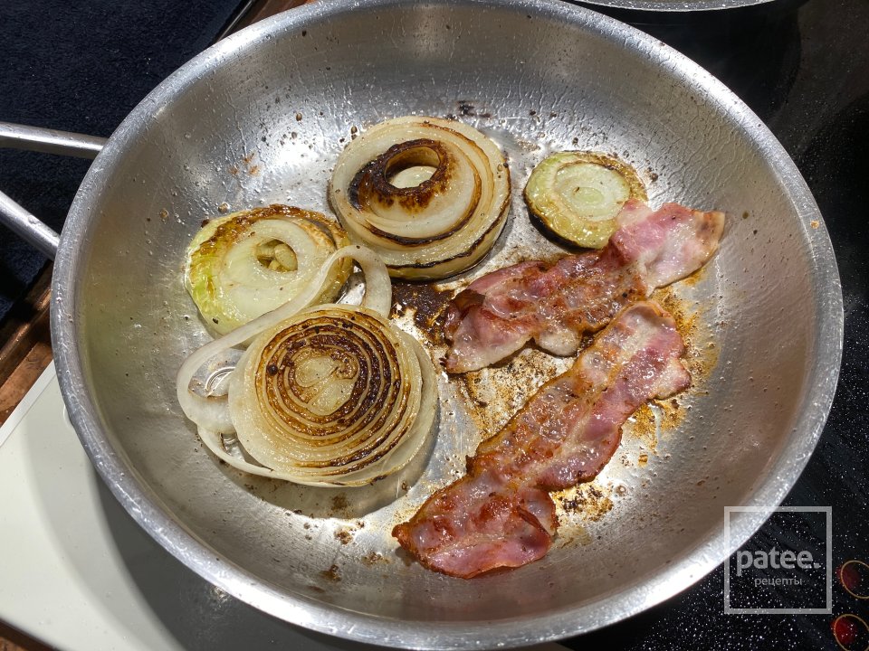 Бургер с беконом, луком и Чеддером - Шаг 13