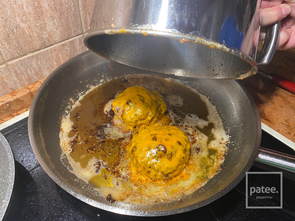 Бургер с беконом, луком и Чеддером - Шаг 17