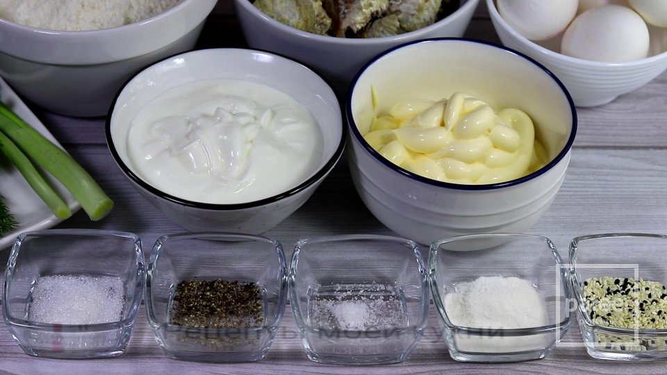 Заливной пирог с рыбной консервы - Шаг 1