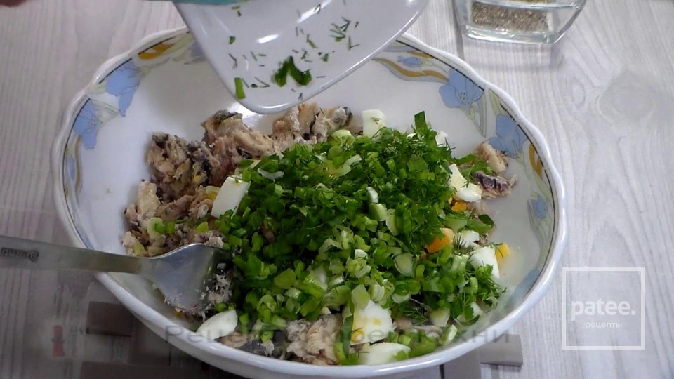 Заливной пирог с рыбной консервы - Шаг 5