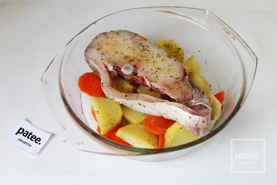 Треска, запеченная с овощами и сметаной - Шаг 8