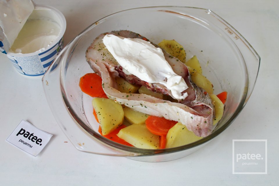 Треска, запеченная с овощами и сметаной - Шаг 9