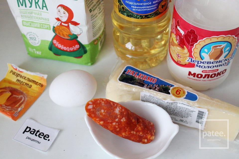 Закусочные маффины с колбасой и сыром - Шаг 1