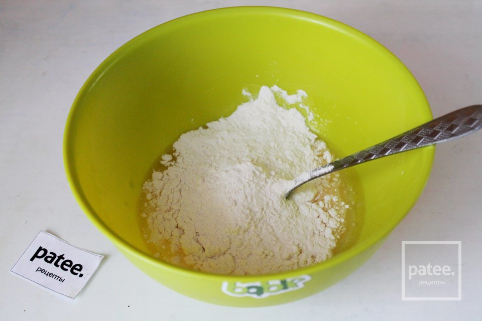 Закусочные маффины с колбасой и сыром - Шаг 5