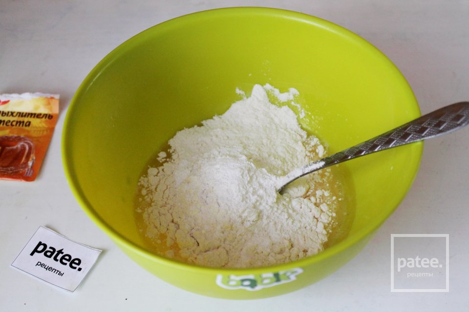 Закусочные маффины с колбасой и сыром - Шаг 6