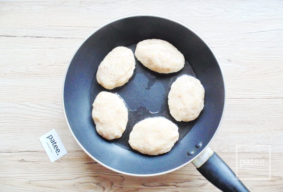 Куриные котлеты без яиц и панировки - Шаг 5