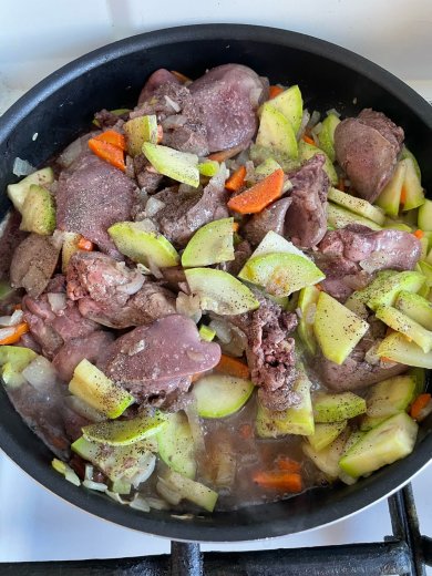 Куриная печень с кабачками - Шаг 6