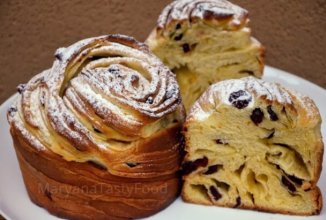 Краффин, пасхальный кулич с маком, грецкими орехами и цукатами.