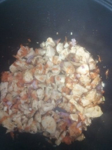 тушенная картошка с курицей в мультиварке - Шаг 4