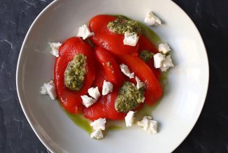 Маринованные перцы с песто и сыром фета