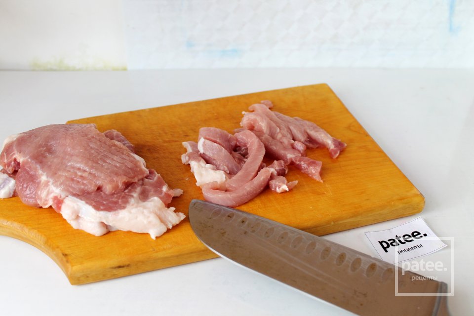 Мясо по-строгановски с белыми грибами - Шаг 4