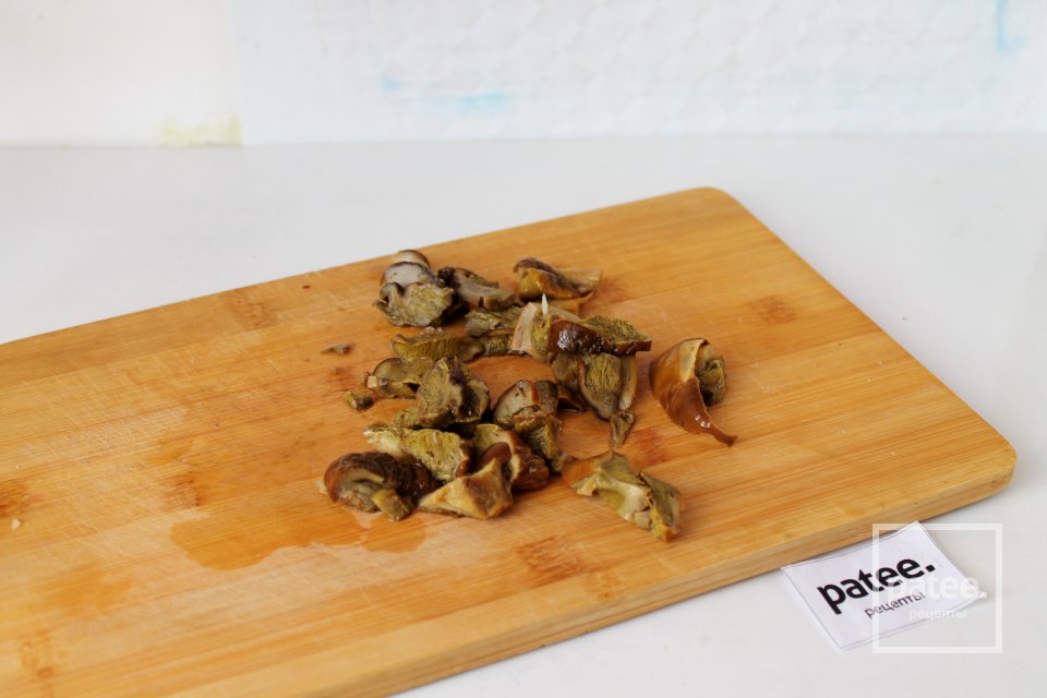 Мясо по-строгановски с белыми грибами - Шаг 13