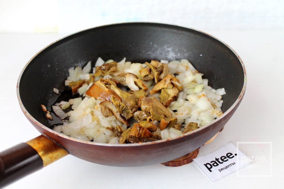 Мясо по-строгановски с белыми грибами - Шаг 14