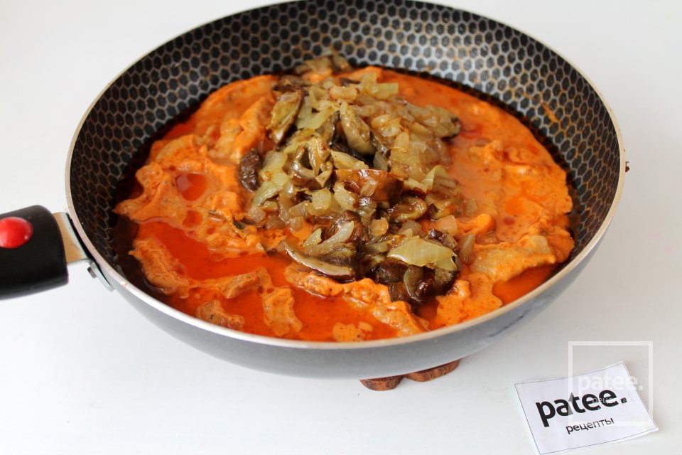 Мясо по-строгановски с белыми грибами - Шаг 15