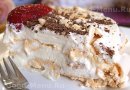 Торт из безе с кремом и клубникой