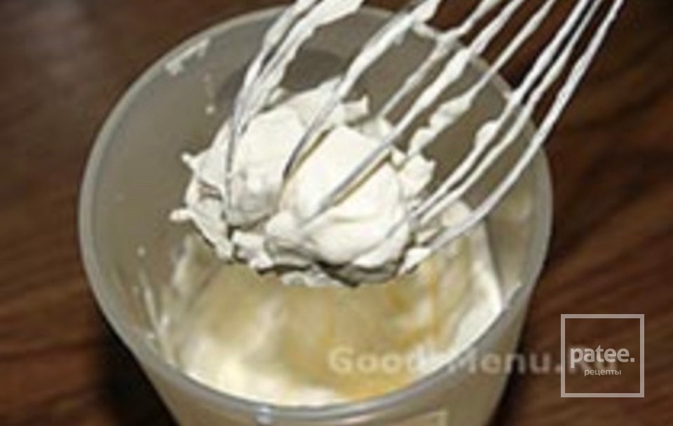 Торт из безе с кремом и клубникой - Шаг 7