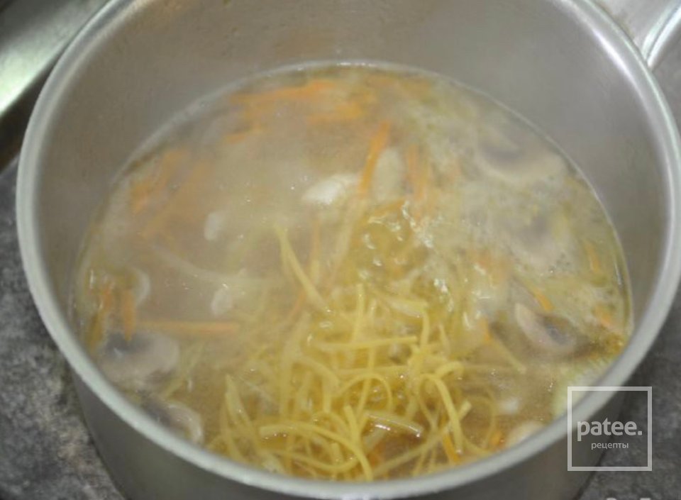 Суп-лапша с курицей и грибами - Шаг 2