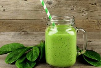 Зеленый смузи с семенами псиллиума