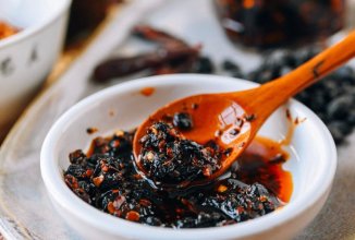 ДОМАШНЕЕ МАСЛО ЧИЛИ С ЧЕРНОЙ ФАСОЛЬЮ