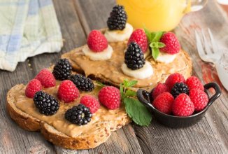 Хлеб с миндальной пастой