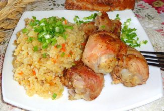 Рис с куриными ножками и морковью и луком