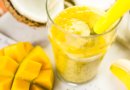Смузи с манго и соевым молоком и семенами чиа и клетчаткой