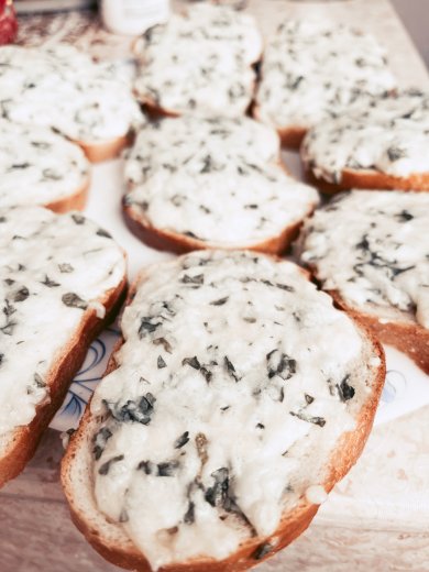 Утренние бутерброды с сыром - Шаг 1