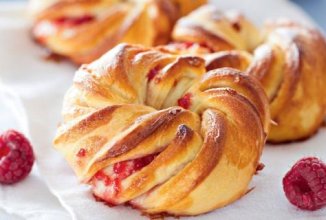 Булочки со сливками и вареньем