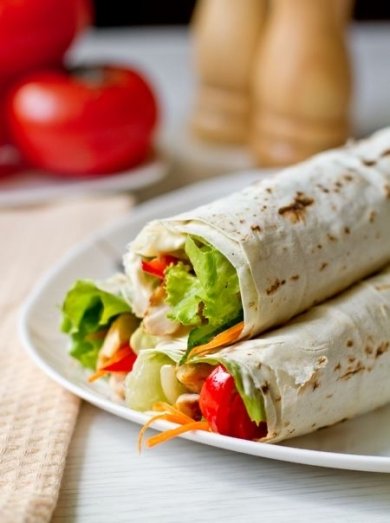 Ролл из лаваша с курицей и овощами 👍🏼 - Шаг 7