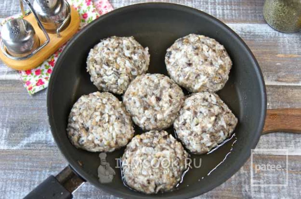 Постные рисовые котлеты с грибами 👍🏼 - Шаг 9
