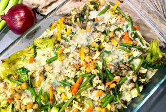 Овощная запеканка с курицей и грибами