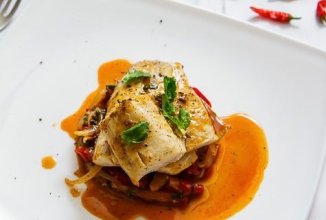 Рыба с тушеными перцами 🐠