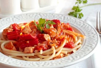 Спагетти с курицей в томатном соусе 🍝