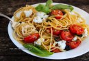 Спагетти с помидорами, маслинами и фетой 🍝