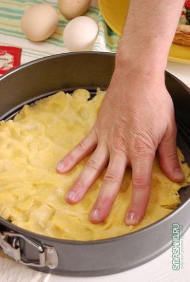 Пирог со свежей клубникой и сметанной заливкой 🍮 - Шаг 9