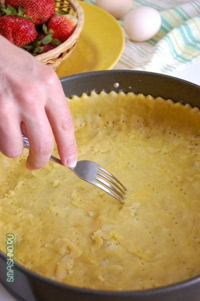 Пирог со свежей клубникой и сметанной заливкой 🍮 - Шаг 12