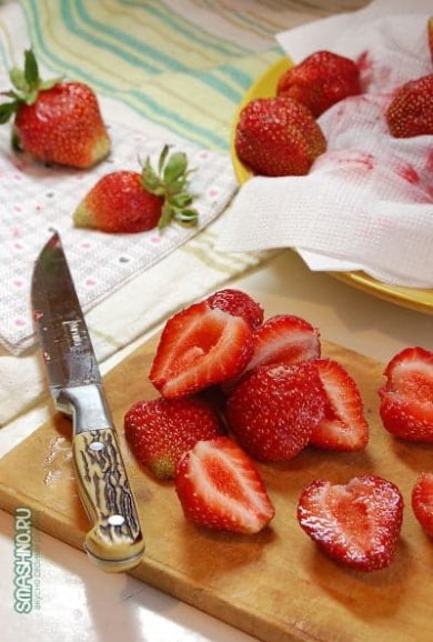 Пирог со свежей клубникой и сметанной заливкой 🍮 - Шаг 16