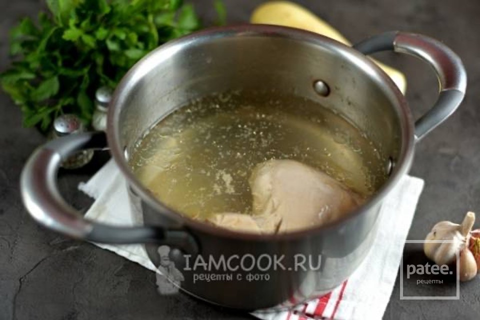 Куриный суп с кабачком и вермишелью 🍲 - Шаг 2