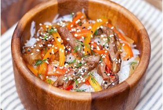 Стеклянная лапша с говядиной и сладким перцем 🥩