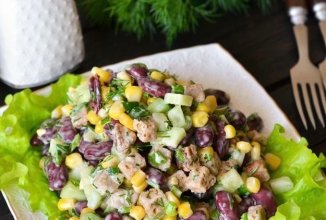 Салат с кириешками, фасолью и кукурузой 🥗