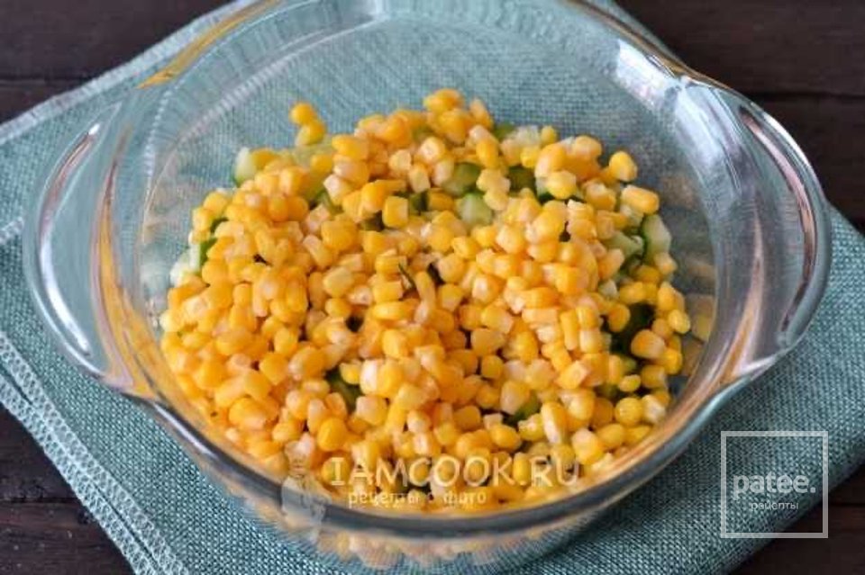 Салат с кириешками, фасолью и кукурузой 🥗 - Шаг 4