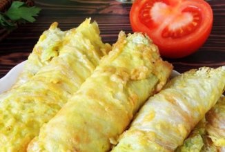 Рулетики из пекинской капусты с сыром и помидором в кляре 👍🏼