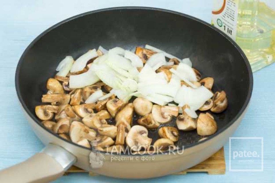 Жареные шампиньоны с колбасой 🍄 - Шаг 3