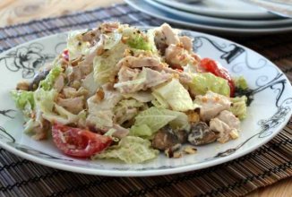 Салат с курицей, шампиньонами и помидорами 🥗