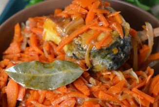 Скумбрия под маринадом из моркови и лука 🐠