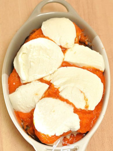 Куриные грудки, запеченные с баклажанами и моцареллой 🍗 - Шаг 13