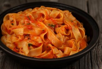 Паста в томатном соусе с зеленью 🍝